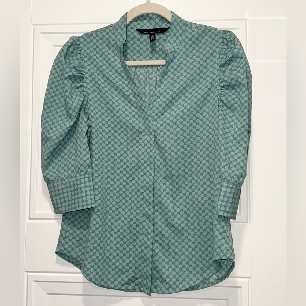 White House Black Market Size 0 Teal Patterned Blouse